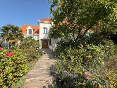 Pavillon - 215 m² - 5 pièces