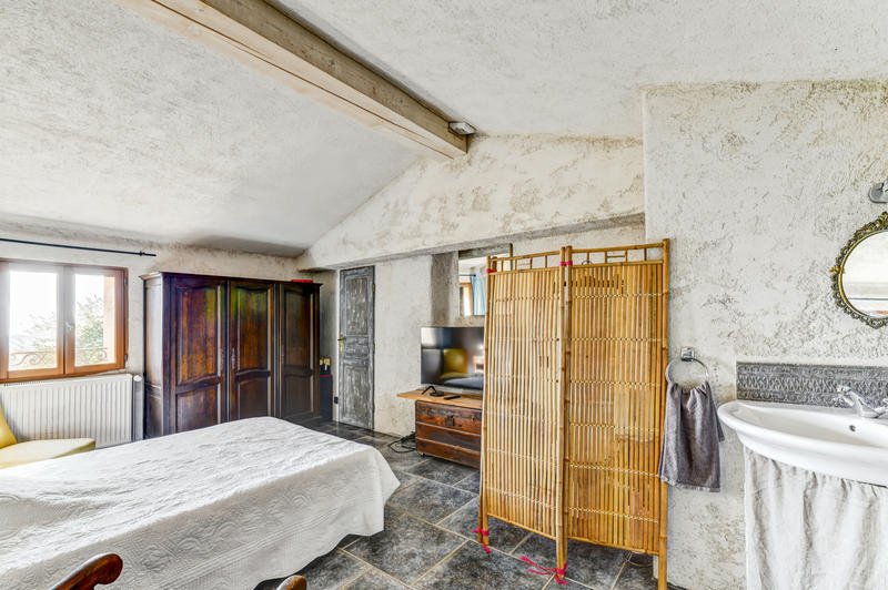 Propriété - 678 m² - 9 pièces