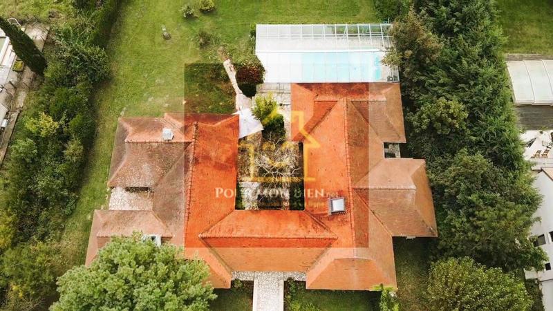 Propriété - 227 m² - 8 pièces