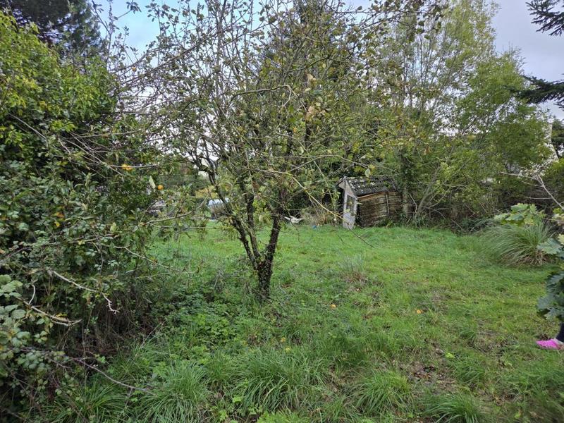 Terrain constructible - 890 m²