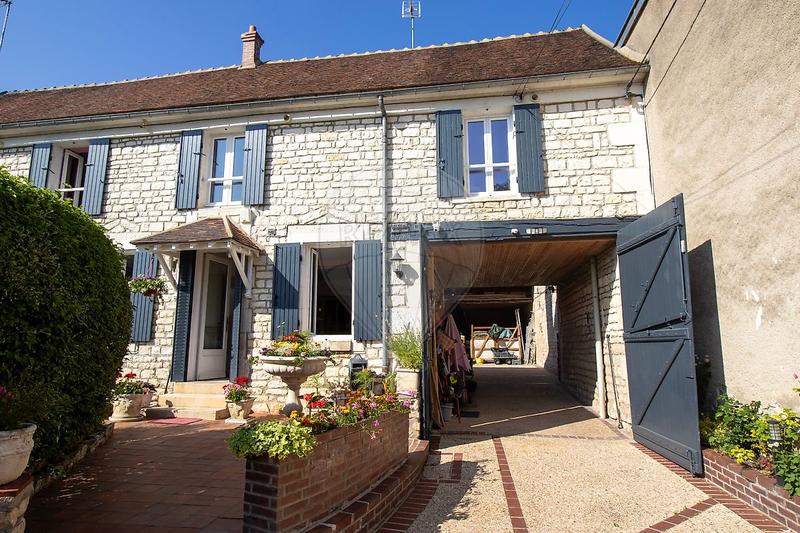 Propriété - 235 m² - 11 pièces