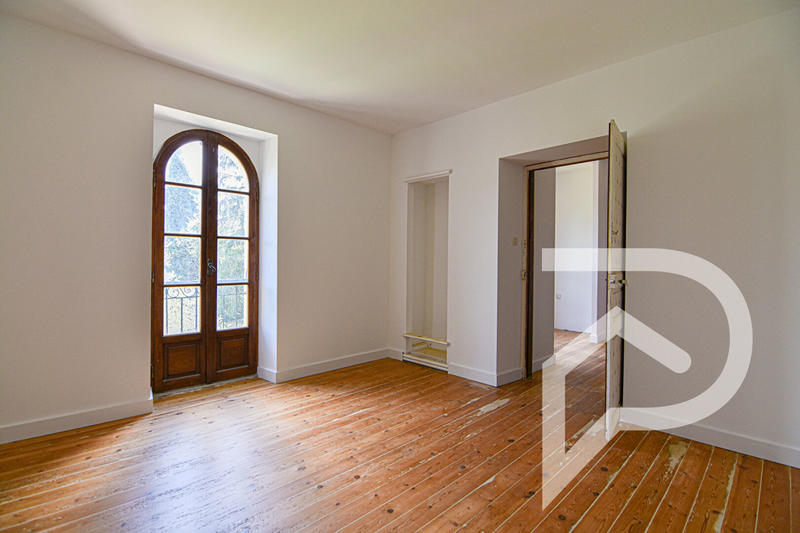 Maison - 240 m² - 6 pièces