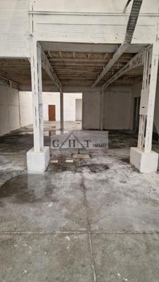 Entrepôt - 670 m²