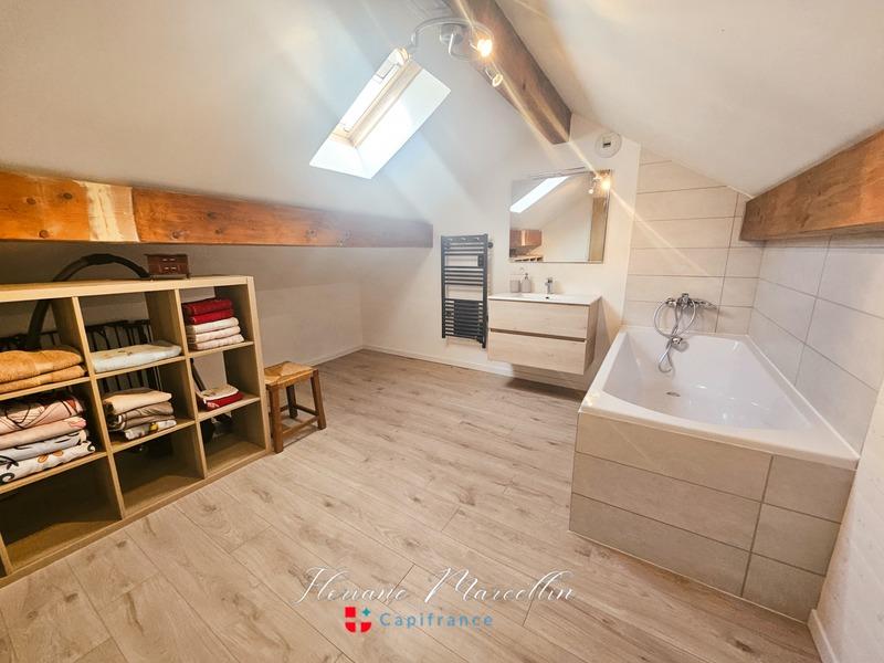 Maison - 254 m² - 5 pièces