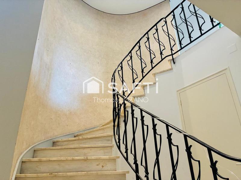 Maison de ville - 196 m² - 9 pièces