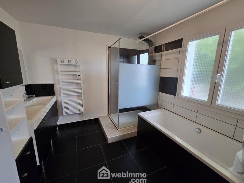 Maison - 105 m² - 4 pièces