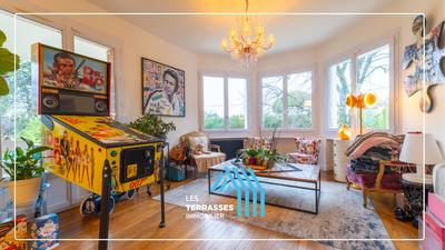 Maison - 280 m² - 9 pièces