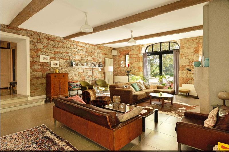 Propriété - 900 m² - 26 pièces