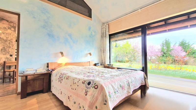 Maison - 840 m² - 9 pièces