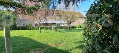 Demeure - 196 m² - 8 pièces