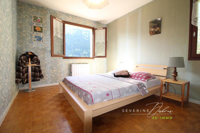 Maison traditionnelle - 140 m² - 8 pièces