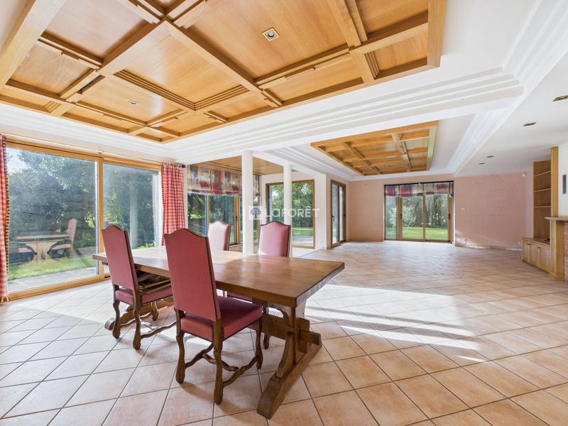 Maison - 215 m² - 7 pièces