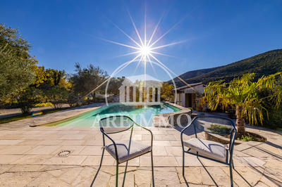 Maison - 228 m² - 11 pièces