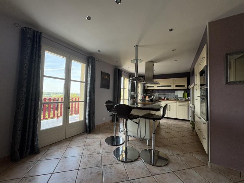 Maison - 170 m² - 5 pièces