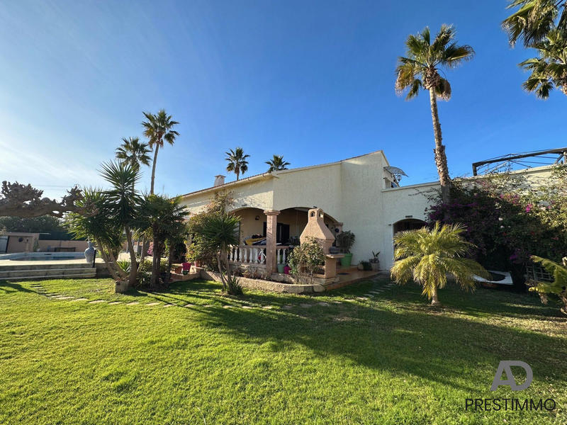 Villa - 231 m² - 8 pièces