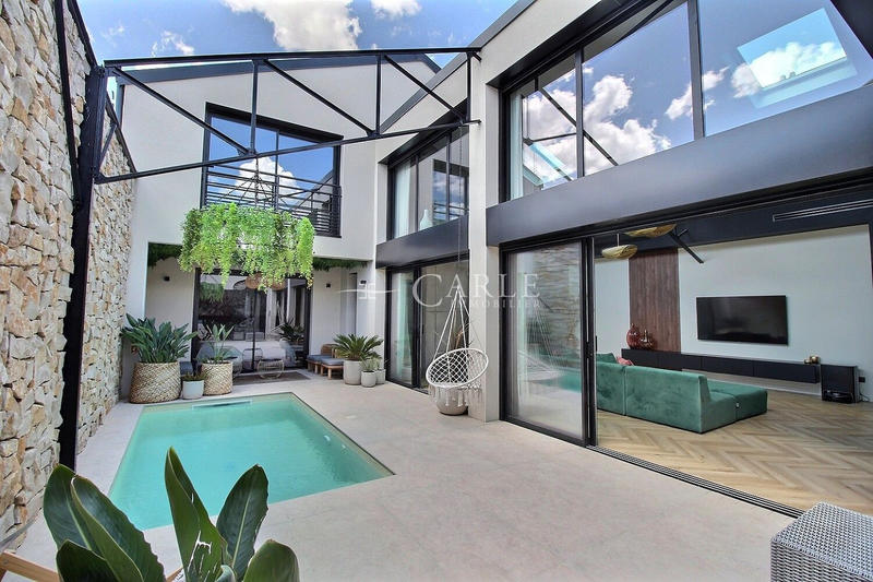 Maison contemporaine - 220 m² - 6 pièces