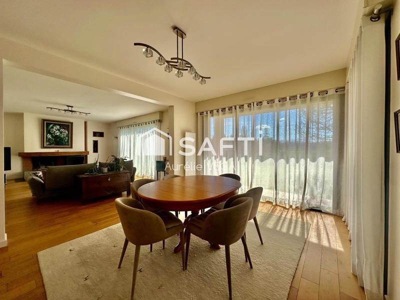 Maison - 204 m² - 7 pièces