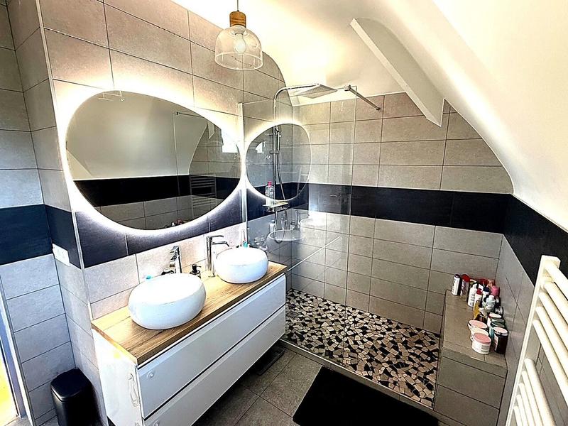 Maison - 185 m² - 7 pièces