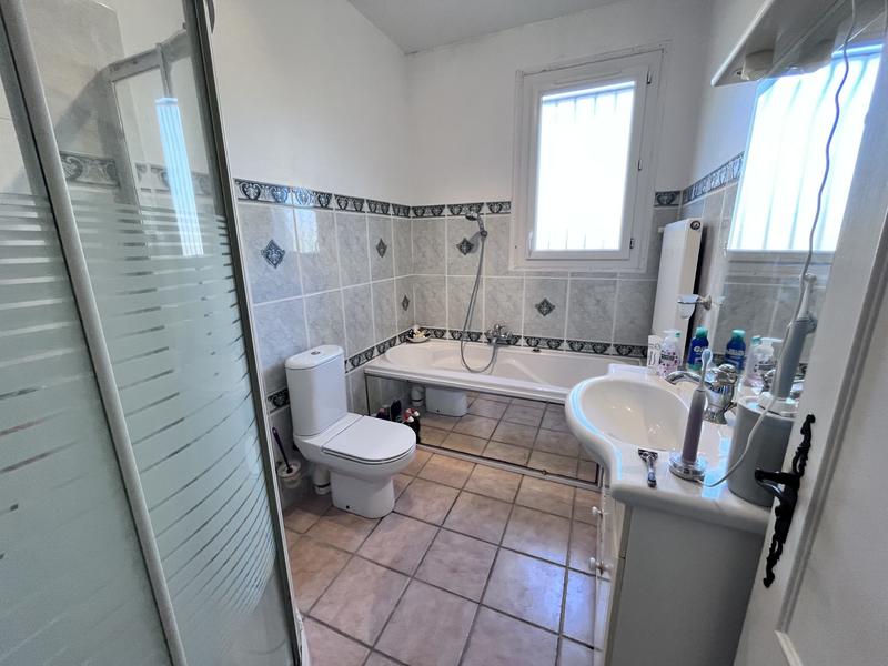 Maison traditionnelle - 229 m² - 10 pièces