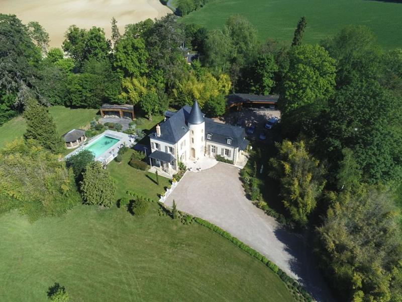 Demeure - 370 m² - 7 pièces