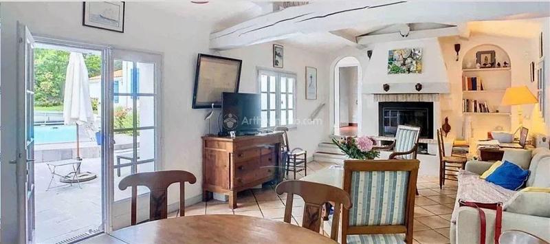 Maison - 1 920 m² - 10 pièces