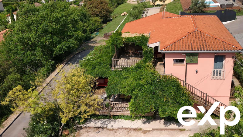 Villa - 167 m² - 9 pièces