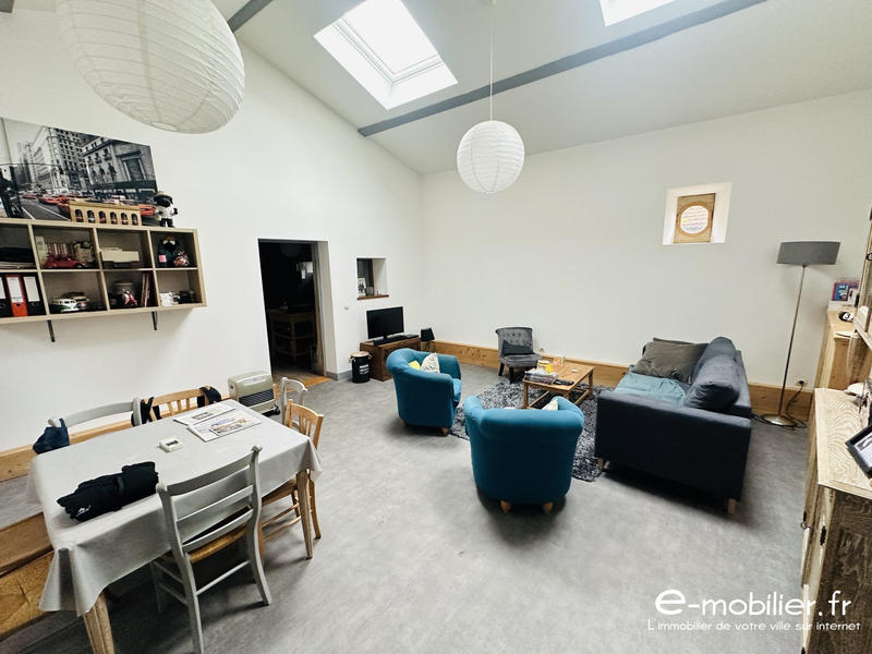 Maison contemporaine - 303 m² - 9 pièces