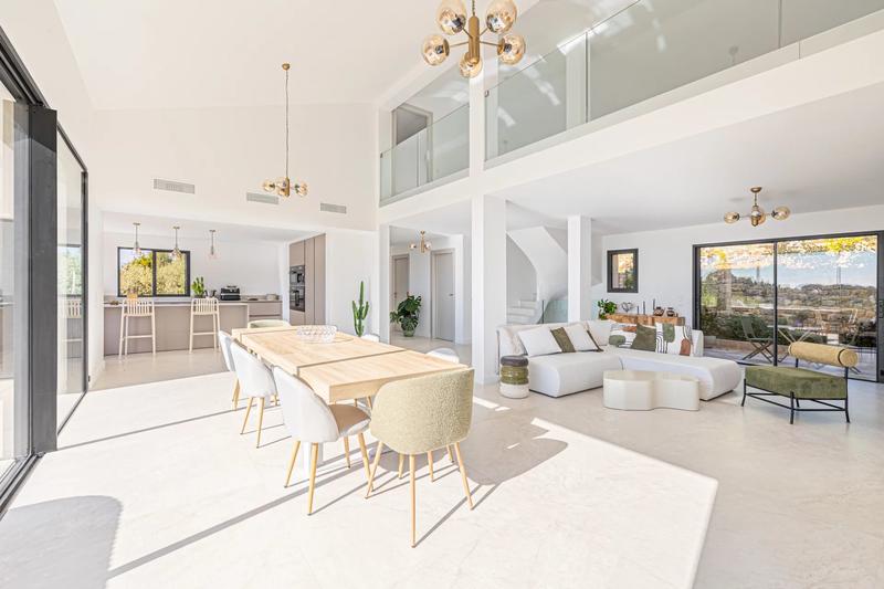 Maison - 375 m² - 10 pièces