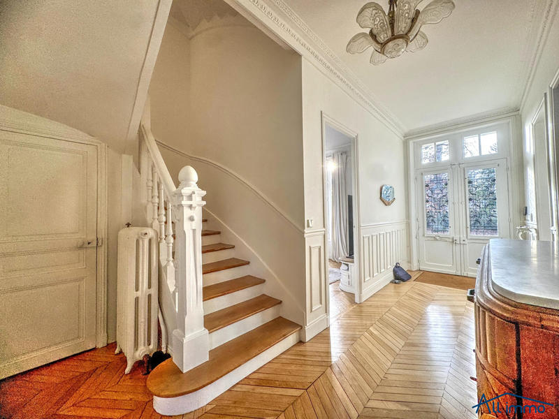 Maison - 280 m² - 7 pièces