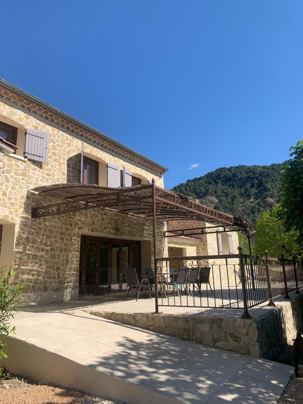 Mas - 350 m² - 14 pièces