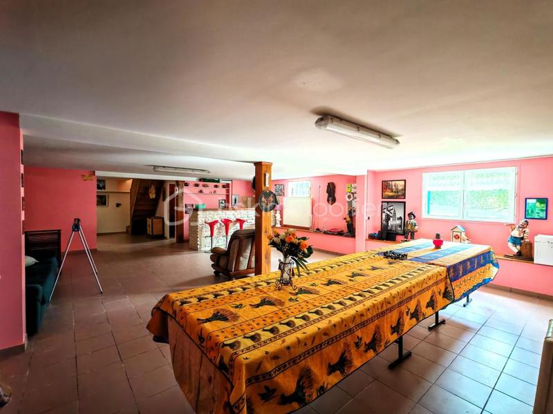 Maison - 269 m² - 8 pièces