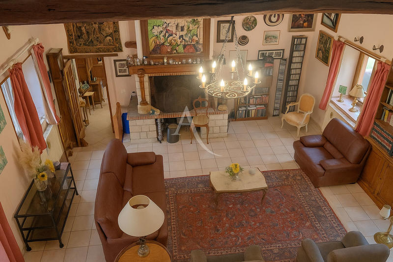 Maison - 305 m² - 10 pièces