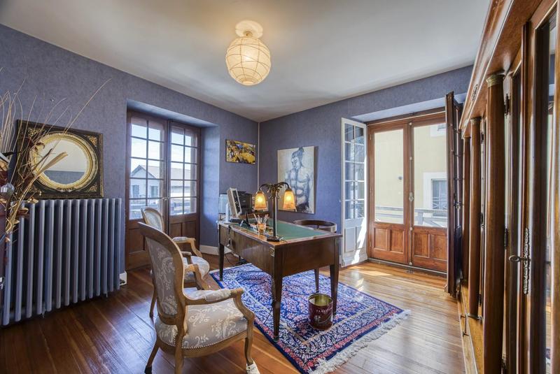 Maison - 251 m² - 10 pièces