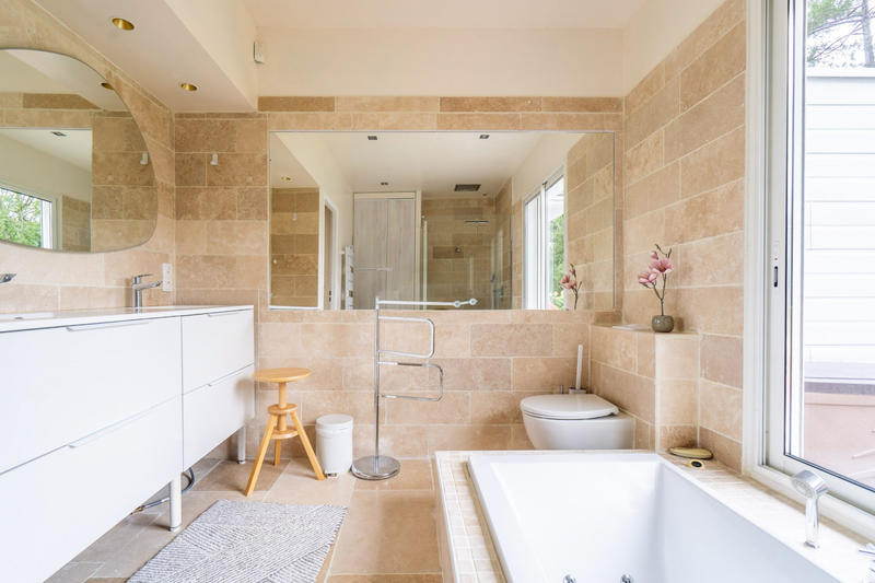 Maison - 215 m² - 7 pièces