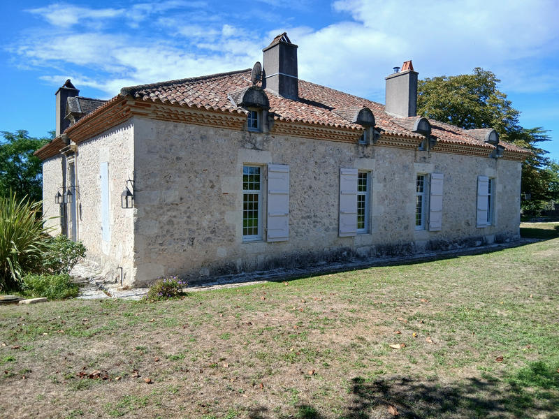 Maison - 955 m² - 23 pièces