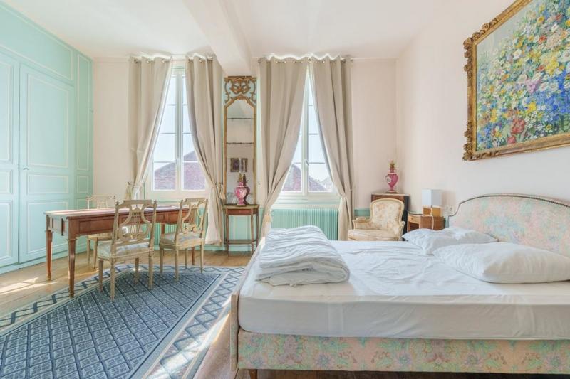 Demeure - 250 m² - 10 pièces