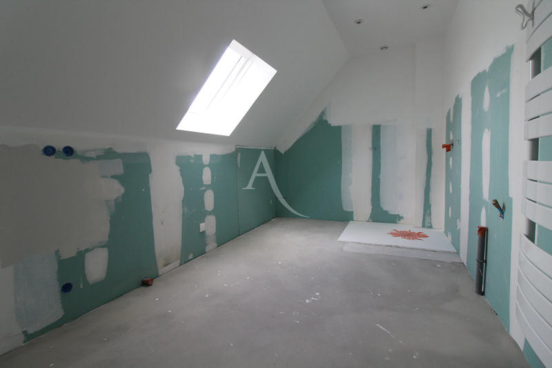 Maison - 270 m² - 10 pièces