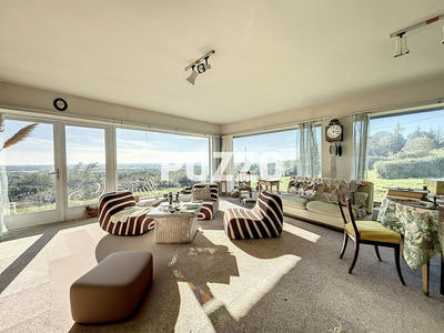 Maison - 232 m² - 6 pièces