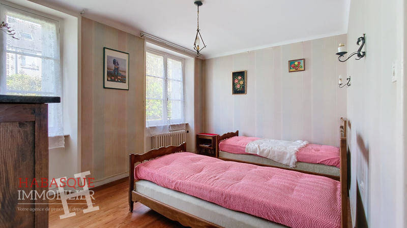 Maison - 93 m² - 7 pièces