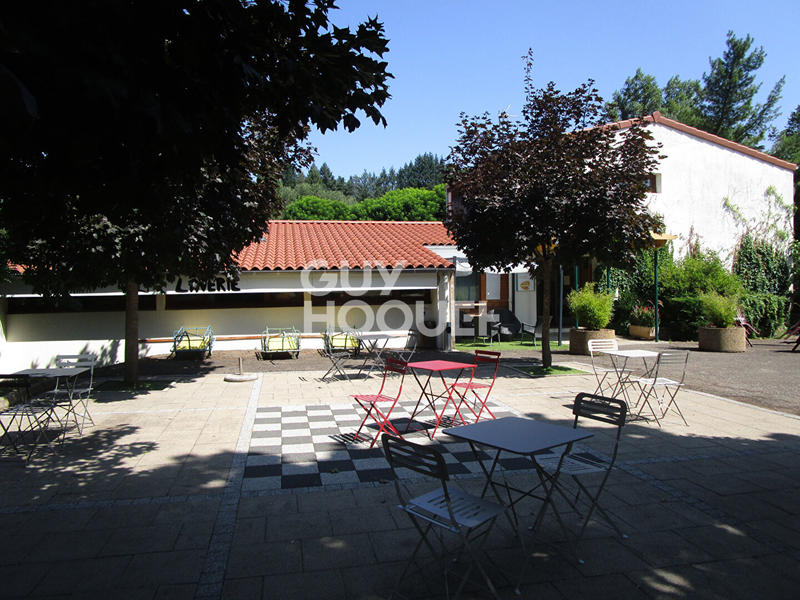 Maison - 500 m² - 99 pièces