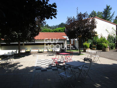 Maison - 500 m² - 99 pièces