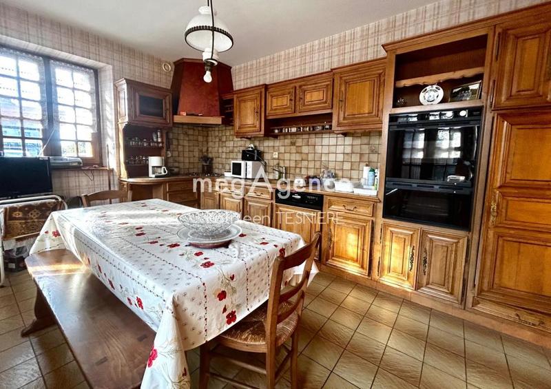 Maison - 200 m² - 7 pièces