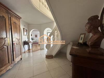 Maison - 230 m² - 7 pièces