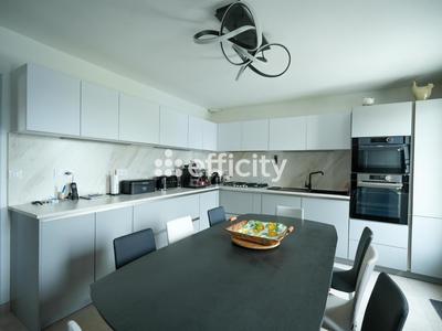 Maison - 210 m² - 7 pièces