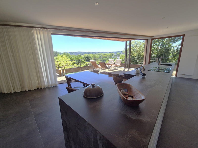 Maison - 368 m² - 8 pièces