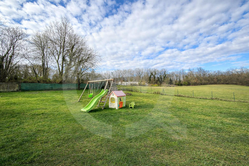 Maison - 275 m² - 8 pièces