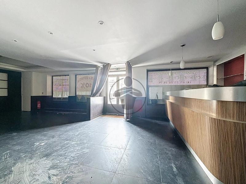 Magasins - 280 m² - 10 pièces