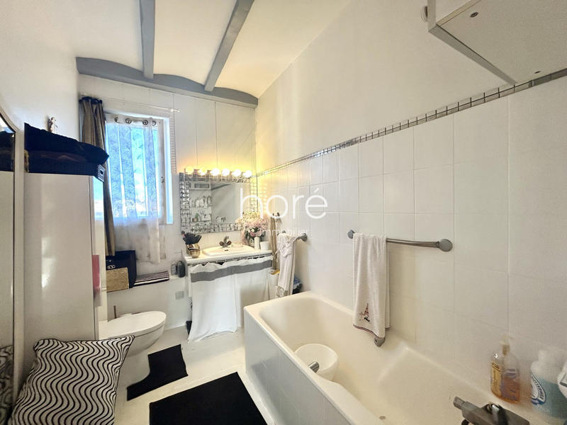 Maison - 210 m² - 12 pièces