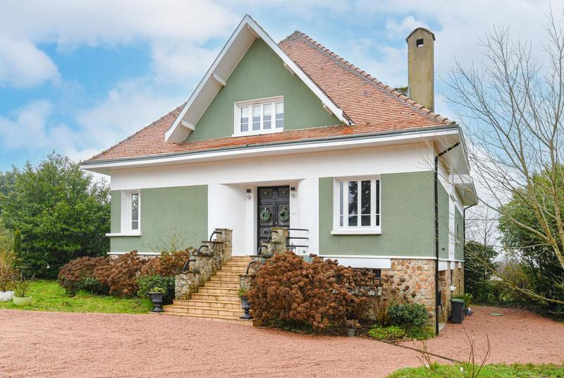 Maison - 195 m² - 9 pièces