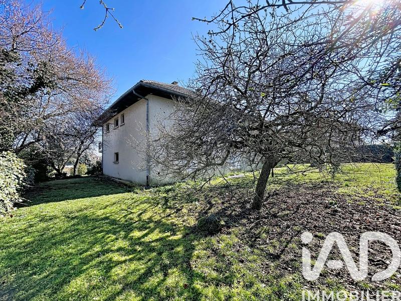 Maison - 246 m² - 9 pièces